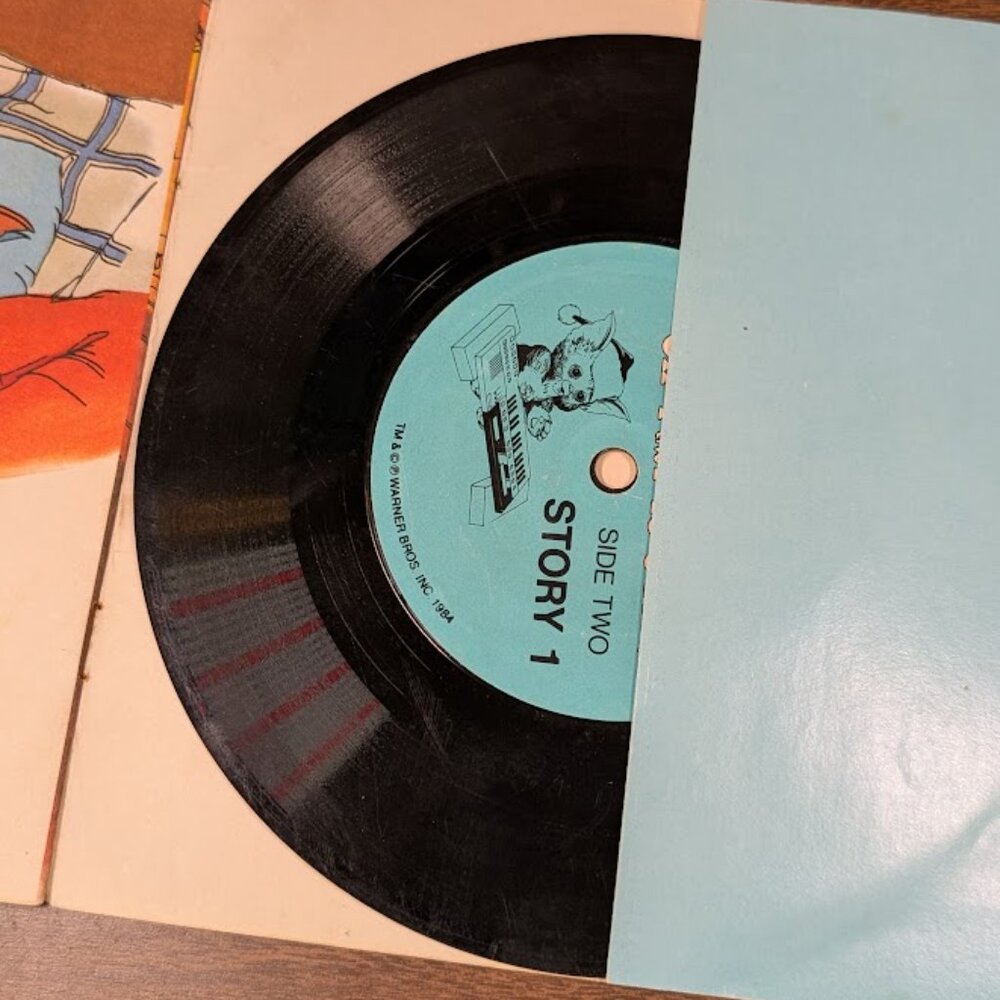 Set of 5 1984 Gremlins 7in. 33.5 RPM Record & Books - Picture 2 of 10